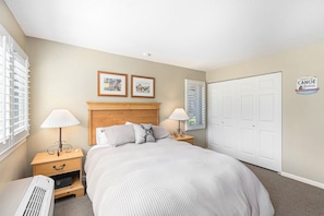 Interior - Charming 1BDR Condo w Golf Course View (Williamsburg)