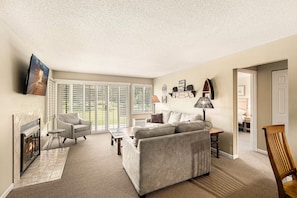 Interior - Charming 1BDR Condo w Golf Course View (Williamsburg)