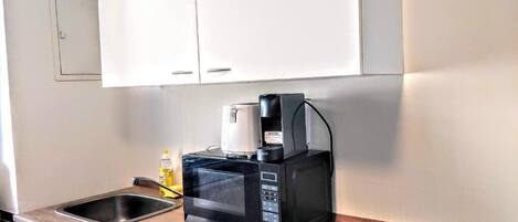 Basic Apartment, Non Smoking | Private kitchen