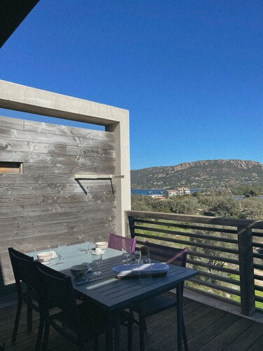 Appartement Avec Terrasse vue mer Salins sur le Vieux Port de Porto-vecchio