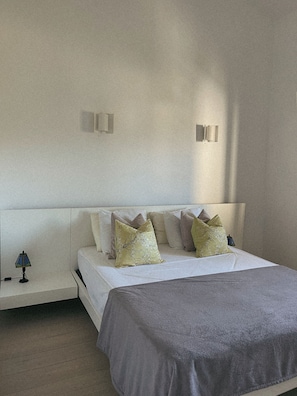 1 bedroom, iron/ironing board, travel cot, WiFi