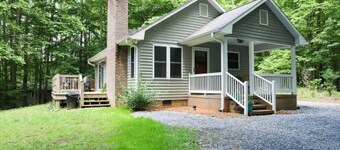 Cedar Run Cottage - secluded romantic getaway, by Buffalo Mountain Getaway