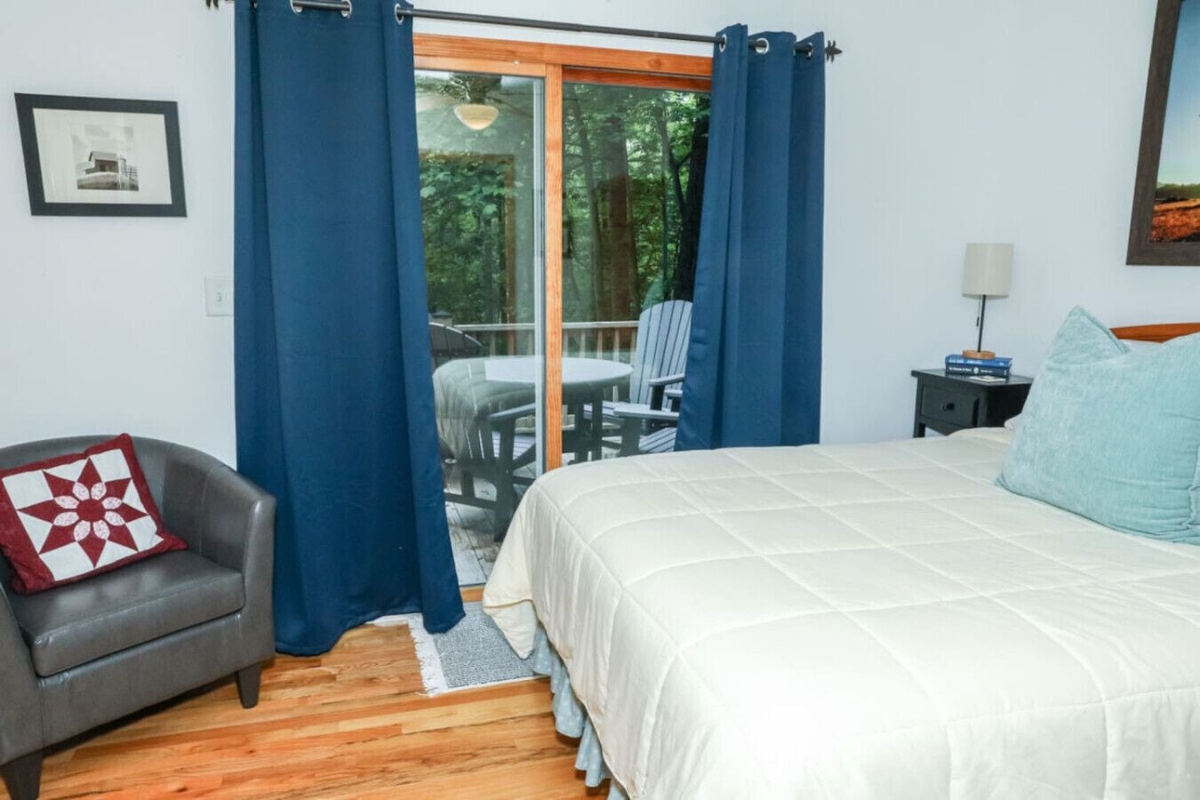 1 habitación, escritorio, tabla de planchar con plancha y wifi 