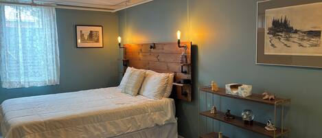 1 soverom, skrivebord, wi-fi (inkludert) og sengetøy