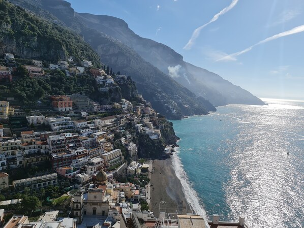 A coastal town with buildings along the cliffside, overlooking the sea. - La vedetta Sea View (Positano)