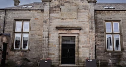 The Kinross Residence - a beautiful apartment in Kinross sleeping six guests