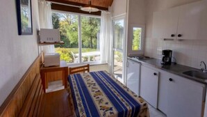 Private kitchen - Gite 3 Personnes (Ambrugeat)