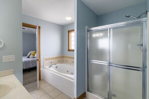 Towels - Updated S Nags Head oceanfront beach house, near Cape Hatteras Natl Park. (South Nags Head)