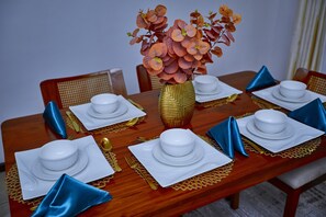 Dining - Family Friendly - Detachable House with Playground and Backyard  (Arusha)