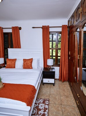 3 bedrooms, iron/ironing board, WiFi, bed sheets - Family Friendly - Detachable House with Playground and Backyard  (Arusha)
