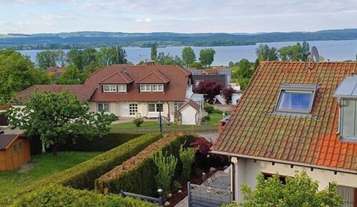 Ferienwohnung auf der Höri, Terrasse und Garten, 8 Minuten Fußweg zum Bodensee