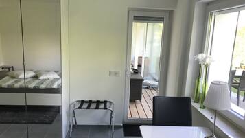 2 makuuhuonetta, työpöytÀ, silitysrauta/-lauta, ilmainen Wi-Fi