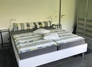 2 chambres, bureau, fer et planche à repasser, Wi-Fi gratuit