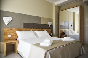 Hypo-allergenic bedding, in-room safe, desk, soundproofing - Hotel la Spiaggia (Porto Cesareo)