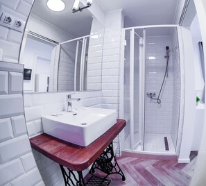 Bathroom - Toni Villa (Budapest)
