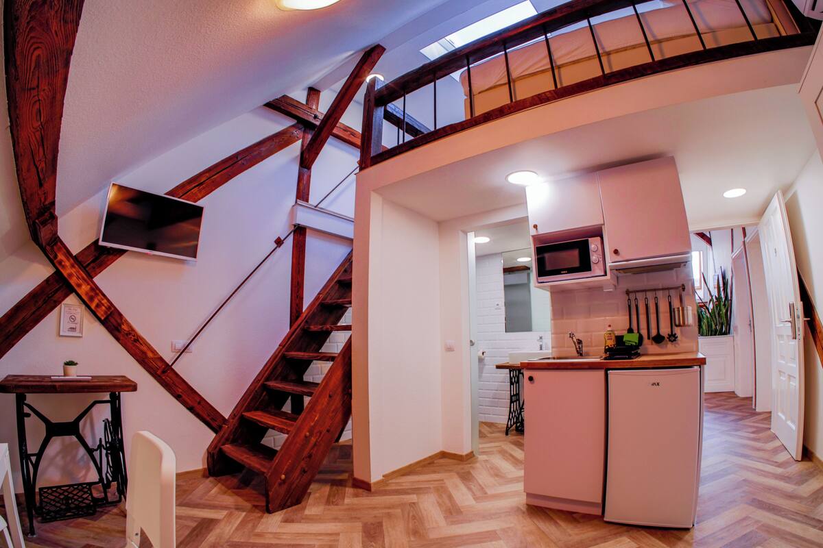 Quarto casal ou duplo galeria | Camas com colchões de espuma com sistema de memória, escrivaninha