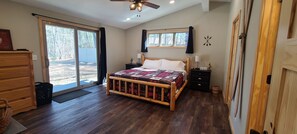 3 bedrooms, WiFi, bed sheets, wheelchair access