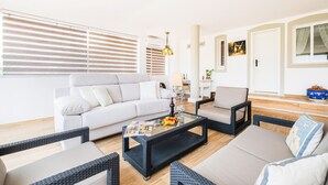 A modern living room with a sofa, two armchairs, a coffee table, and a dining table. - Villa with heatable pool & BBQ in Boliqueime (Boliqueime)