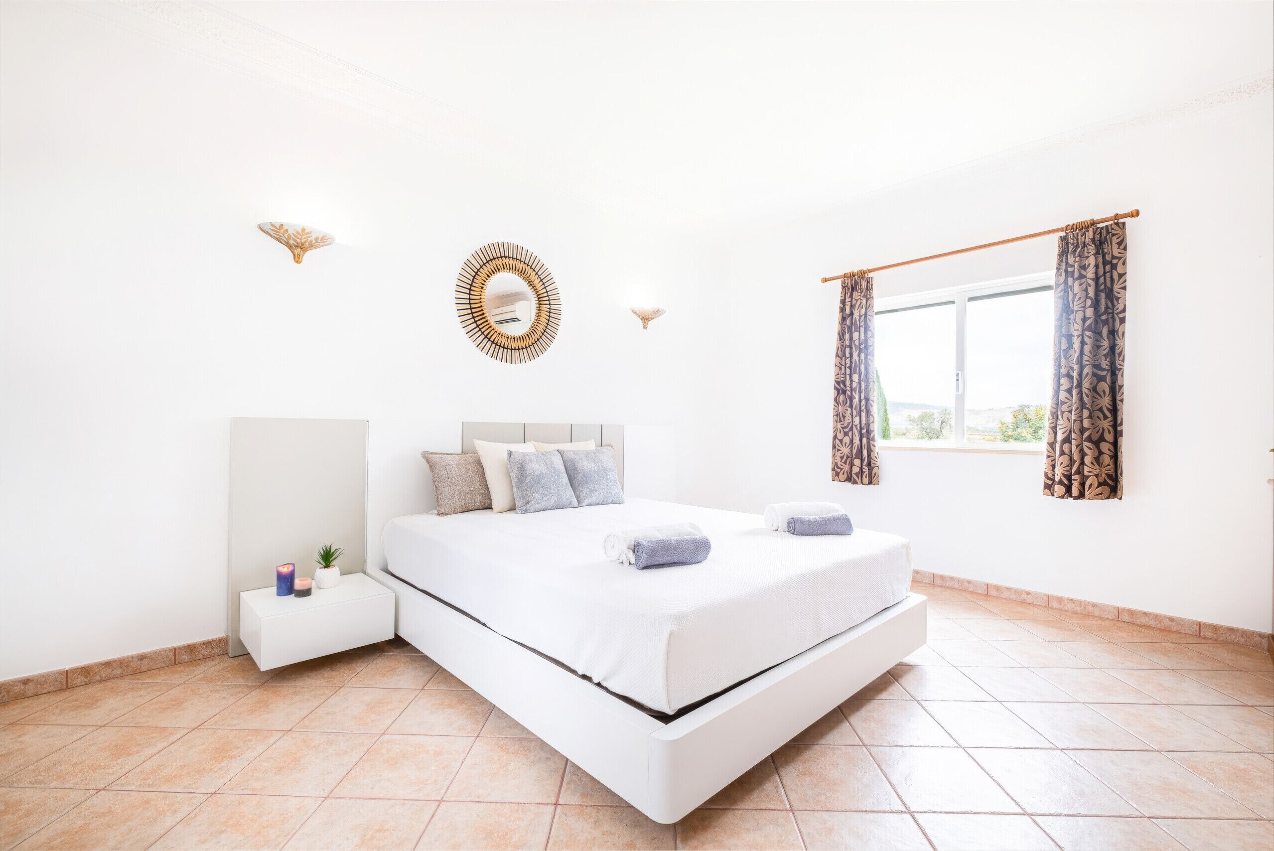 4 dormitorios, tabla de planchar con plancha, wifi gratis y ropa de cama