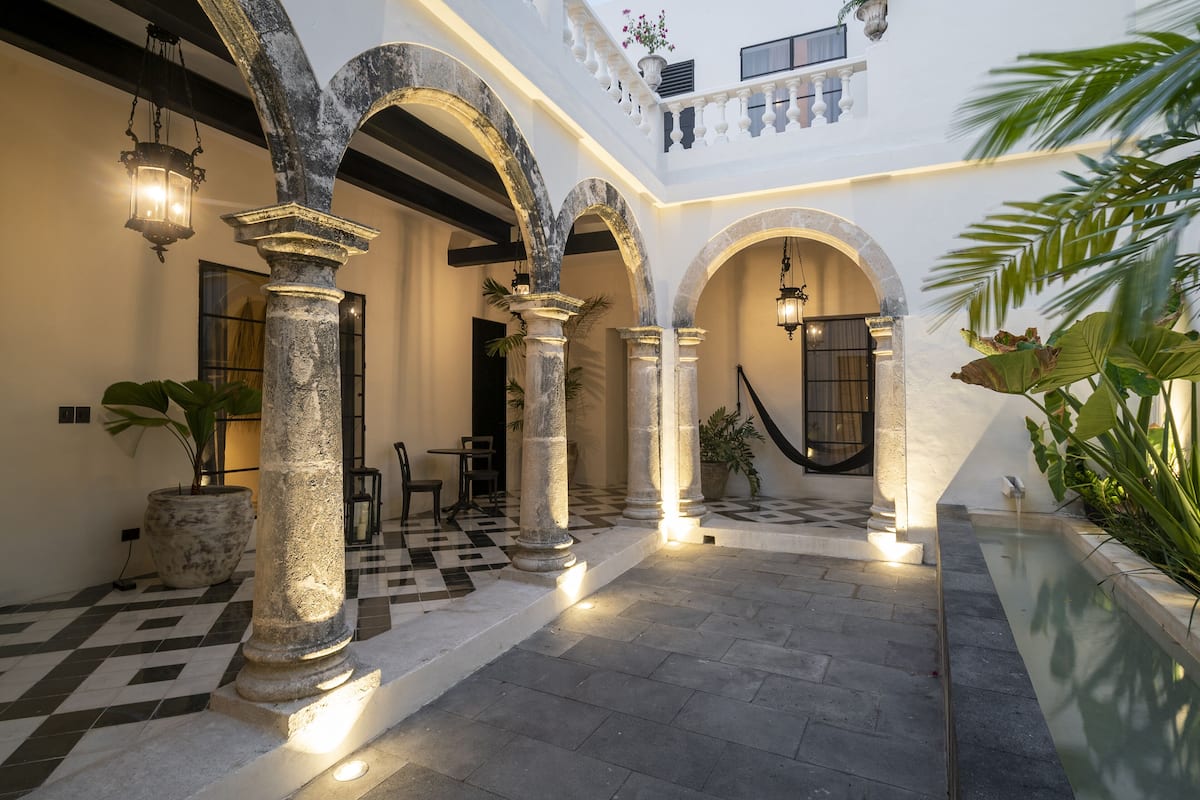 Luxury Room, 2 Queen Beds, Courtyard View, Ground Floor | Terrace/patio
