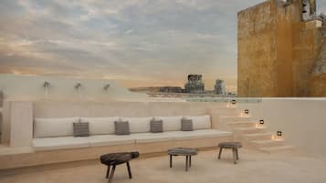 Habitación de lujo, 1 cama King size, vista a la alberca | 1 habitación, sábanas de algodón egipcio y ropa de cama de alta calidad