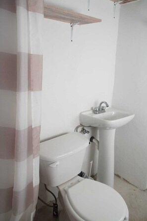Bathroom - LYJ HOTEL (Playa del Carmen)