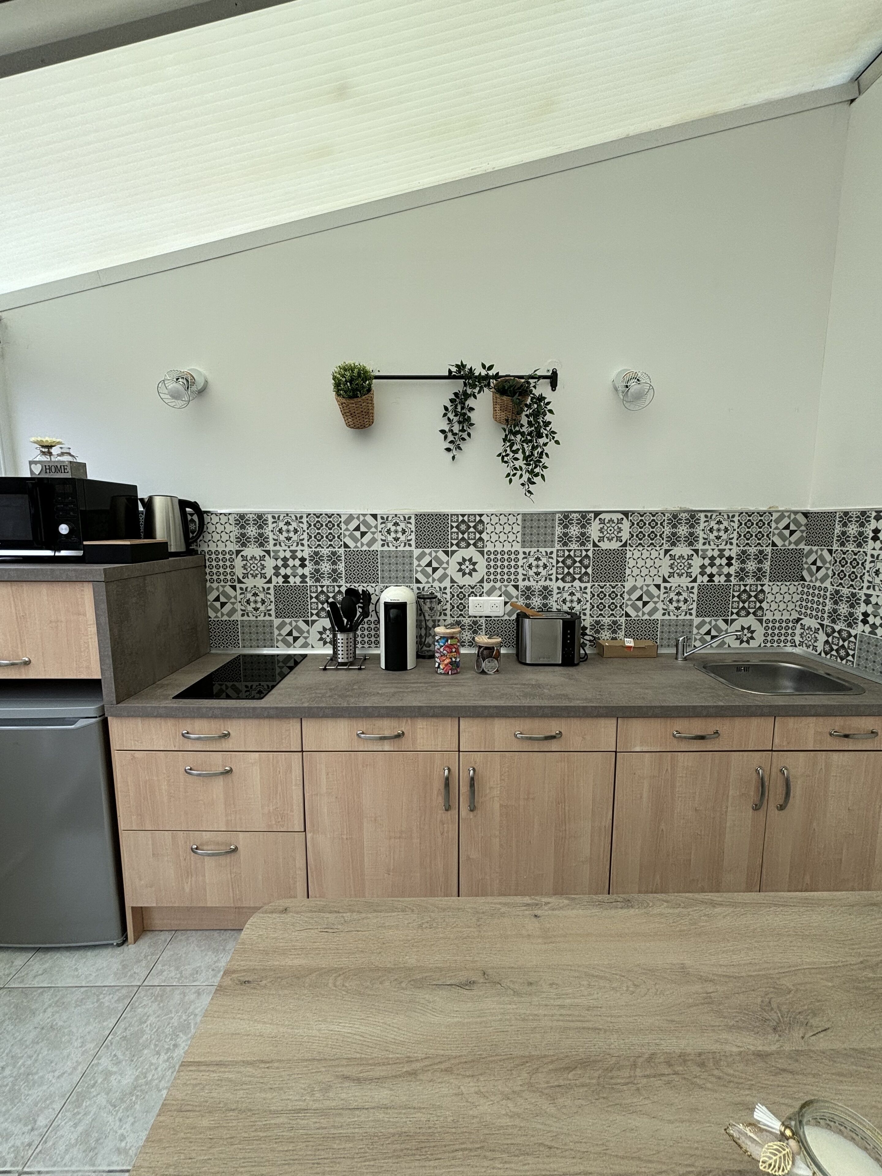 Fridge, microwave, stovetop, coffee/tea maker