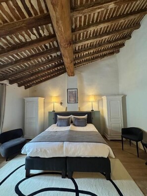 Premium bedding, iron/ironing board, cots/infant beds, free WiFi - la chapelle sur la sorgue (L'Isle-sur-la-Sorgue)