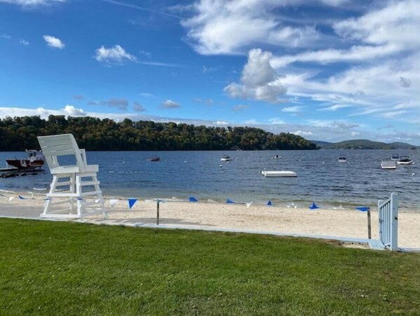 Sun-loungers, beach towels - Candlewood Lake, Brookfield CT (Brookfield)