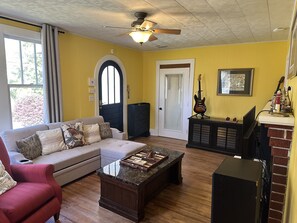 Smart TV, offices - Newly Renovated 1936 Home Close To Augusta National, Airport & Downtown! (Augusta)