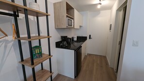 雪櫃、微波爐、爐具、咖啡機/沖茶器