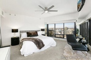 2 bedrooms, desk, iron/ironing board, WiFi - Upscale Harbor Club Condo With Spectacular Views (San Diego)