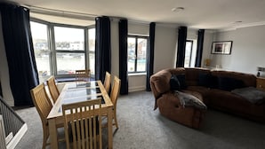 Appartement | Woonruimte | Een flatscreentelevisie