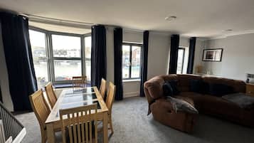 Apartment | Living area | Flat-screen TV