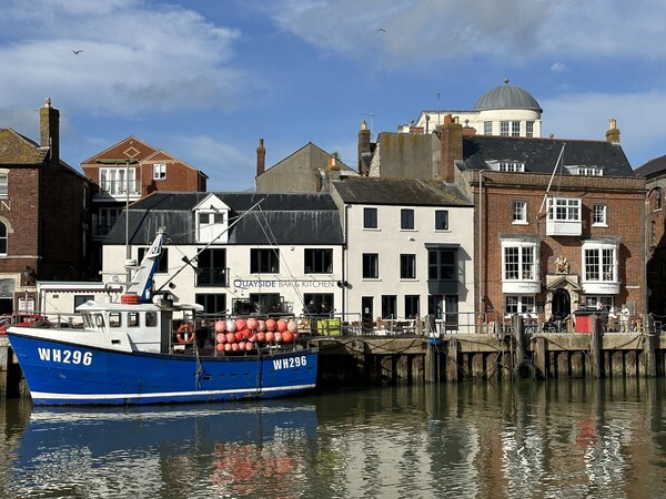 Quayside Quarters Harbourside Apartment - Weymouth