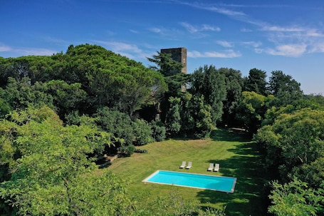 Piscine. Belle maison de vacances privée avec climatisation, piscine privée, WIFI et TV
