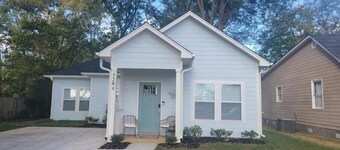 The Sugar Shack Cottage with Hot Tub
