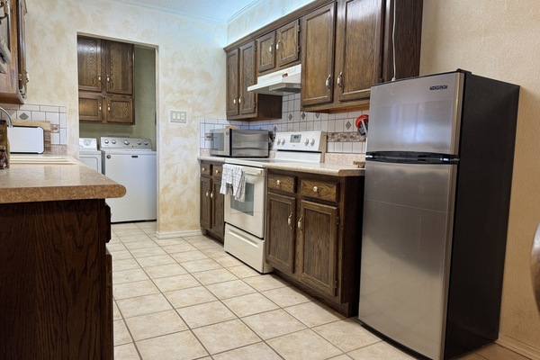 Køleskab, mikrobølgeovn, ovn, kogeplade