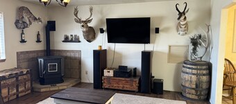 Charming farmhouse close to the Quality Waters and Navajo Lake Marina.