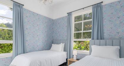 Crabapple Cottage - Coromandel Town Holiday Home