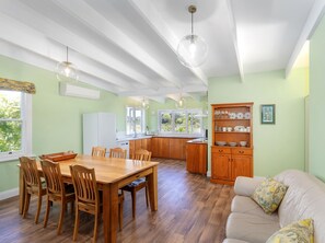 Interior - Crabapple Cottage - Coromandel Town Holiday Home (Coromandel Town)