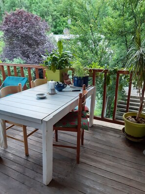 Outdoor dining - Appartement Aiguilles de Chabriere Entre lac et Montagne (Crots)