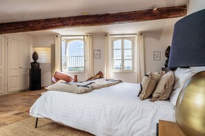 6 bedrooms, iron/ironing board, WiFi, bed sheets - Vue D'exception en Plein Cœur de Gordes (Gordes)