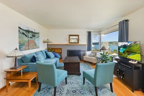 TV - Lake Washington View Home with Hot Tub BBQ Garden (Seattle)