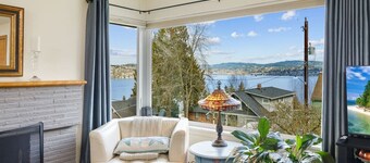 Lake Washington View Home with Hot Tub BBQ Garden
