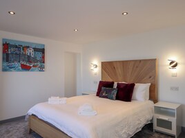 3 habitaciones, decoración personalizada y muebles diferentes 