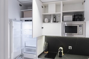 Kühlschrank, Mikrowelle, Ofen, Geschirrspüler