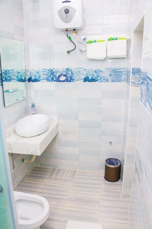 Presidential Suite | Bathroom | Rainfall showerhead, designer toiletries, hair dryer, towels