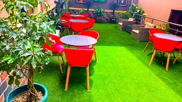 2 bar/lounge
