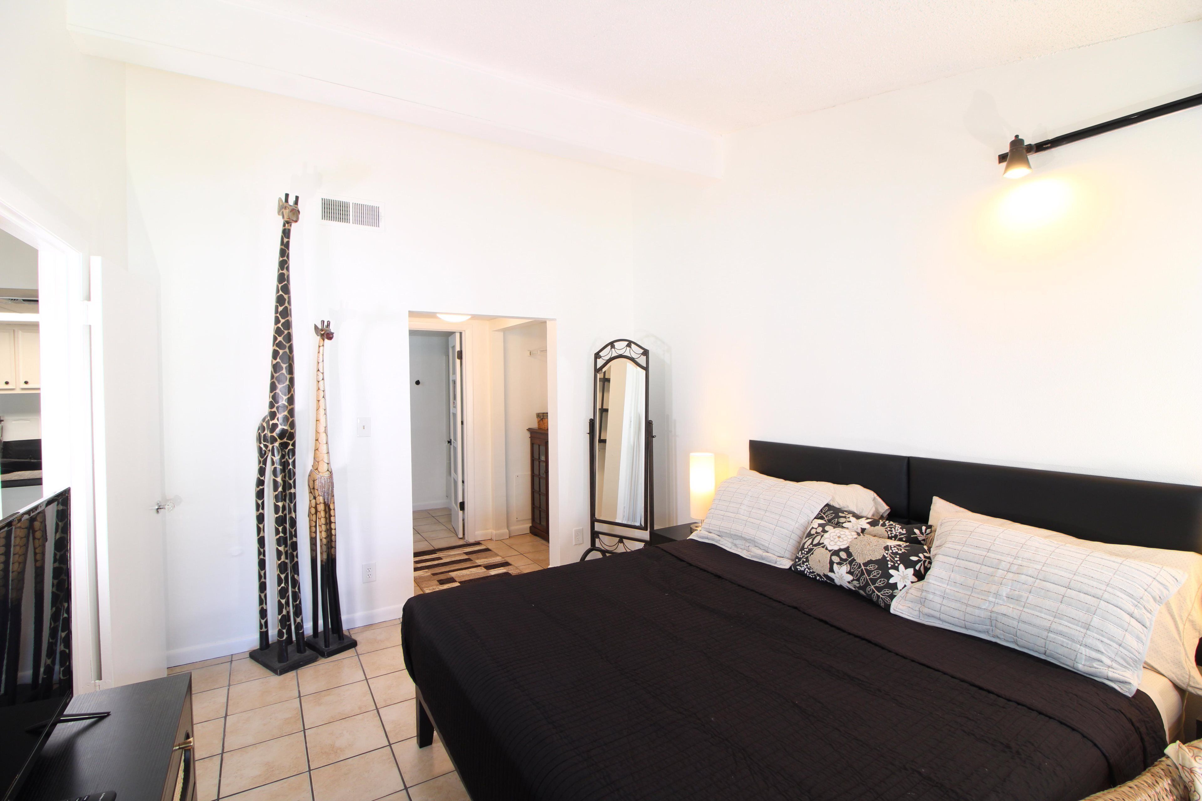 Chateau By The Bay, Close To Restaurants And Bars, Walk To The Gulf Or Bay- W209 - Pensacola Beach, FL